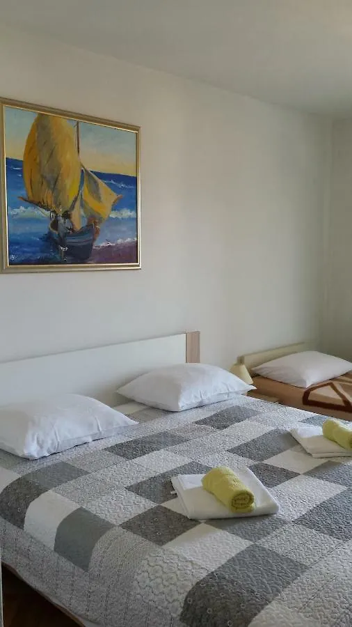 Guesthouse Familija Tariba Supetarska Draga 2*,  Croatia